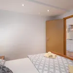 Nyaraló In *