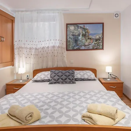 Awesome Home In Crikvenica With House Sea View Crikvenica