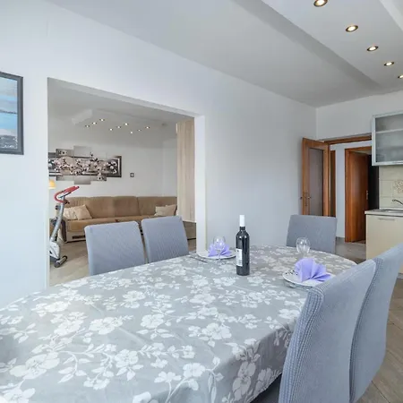 Awesome Home In Crikvenica With House Sea View Holiday home Crikvenica