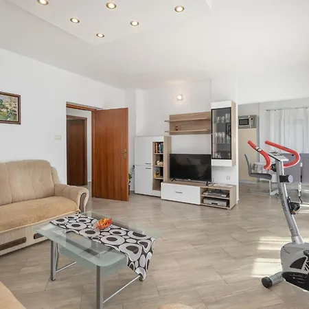 Awesome Home In Crikvenica With House Sea View Holiday home