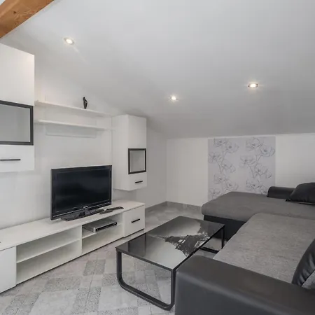 Awesome Home In Crikvenica With House Sea View Holiday home *