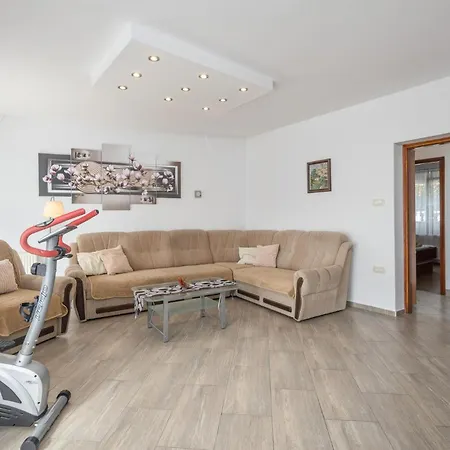 Awesome Home In Crikvenica With House Sea View * Crikvenica
