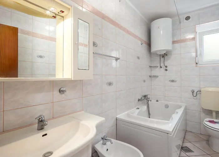 5 Bedroom Stunning In بيت للعطل