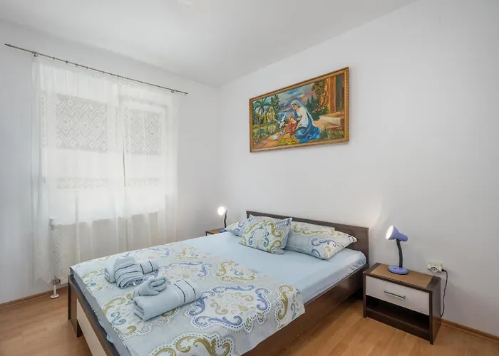 5 Bedroom Stunning In بيت للعطل