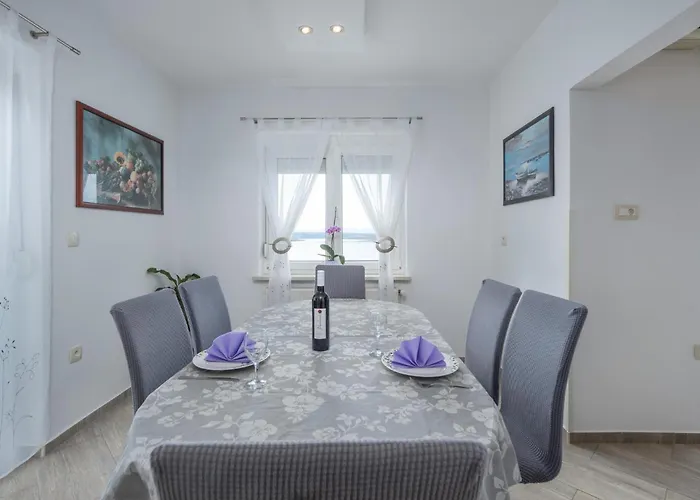 بيت للعطل 5 Bedroom Stunning In *