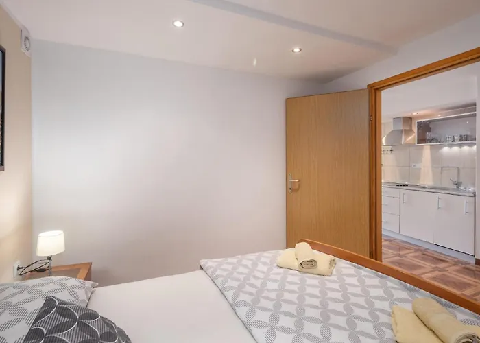 بيت للعطل 5 Bedroom Stunning In *