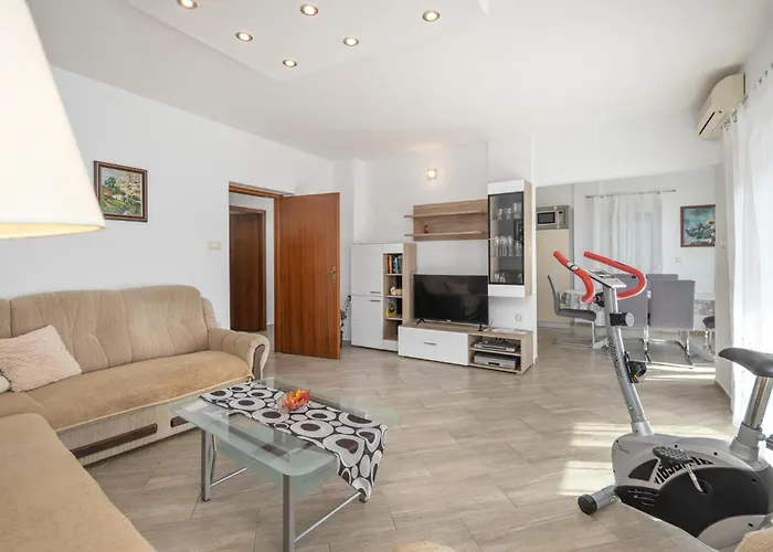 5 Bedroom Stunning In بيت للعطل