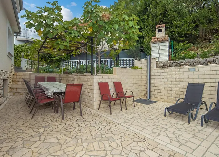 5 Bedroom Stunning In Casa de Férias Crikvenica