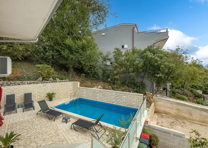 بيت للعطل 5 Bedroom Stunning In *