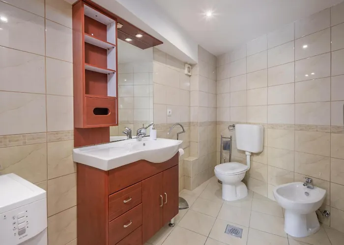 5 Bedroom Stunning In Casa de Férias Crikvenica